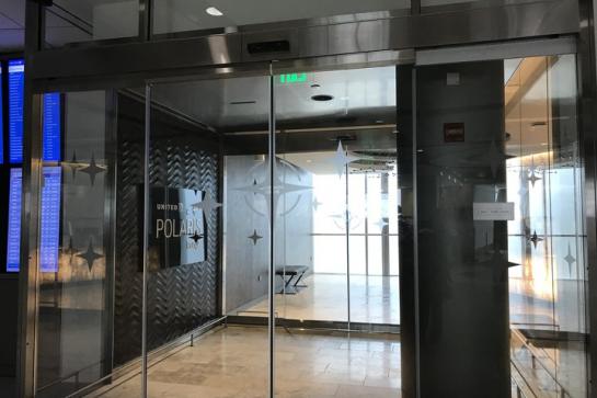 iah_airline_lounge_united_polaris_lounge_e12_103118