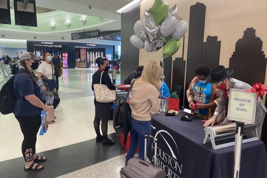 Passengers get their gifts wrapped by airport staff