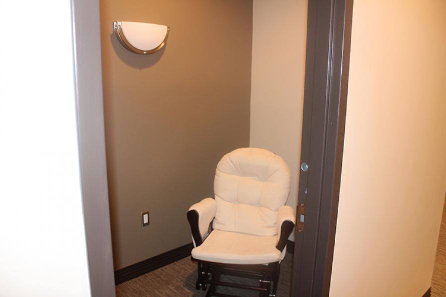 Houston Airports Opens Nursing Mothers’ Rooms 