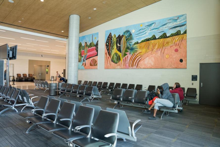 HOU West Concourse – narrative-based mural by Cruz Ortiz 