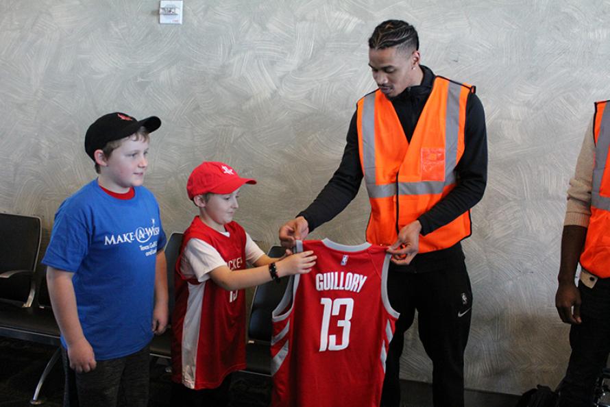 Houston Texans and Houston Rockets Sub-in for Airport Workers