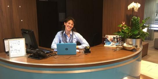 kl_lounge_front_desk_with_employee_big